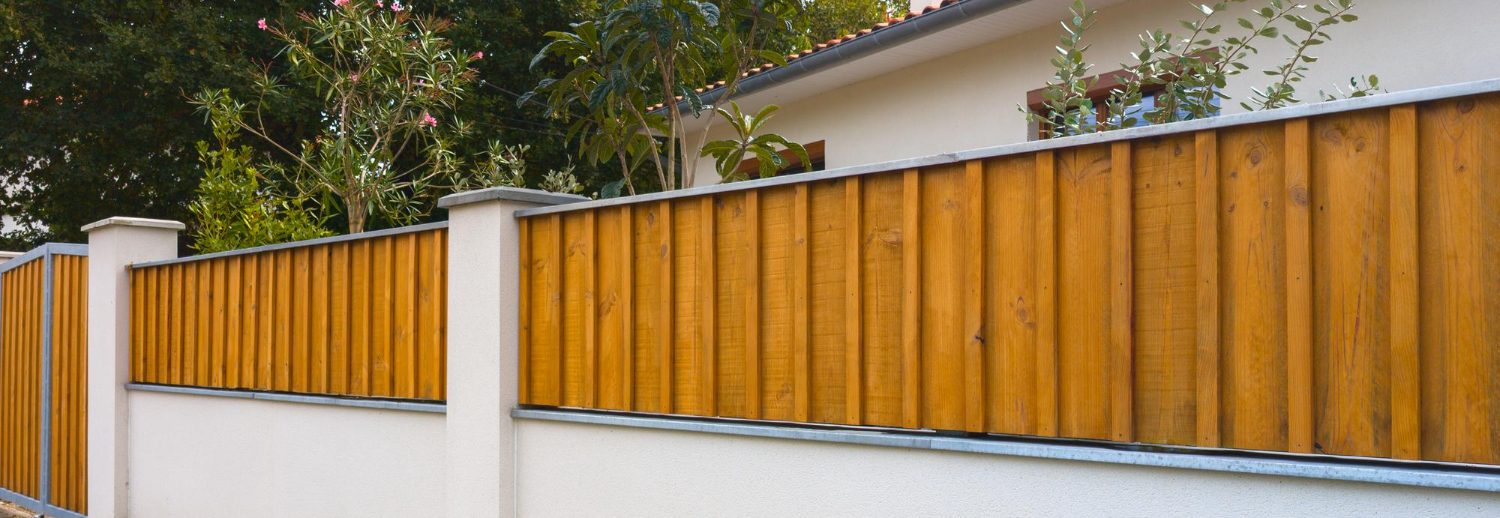 גדר אלומיניום דמוי עץ
